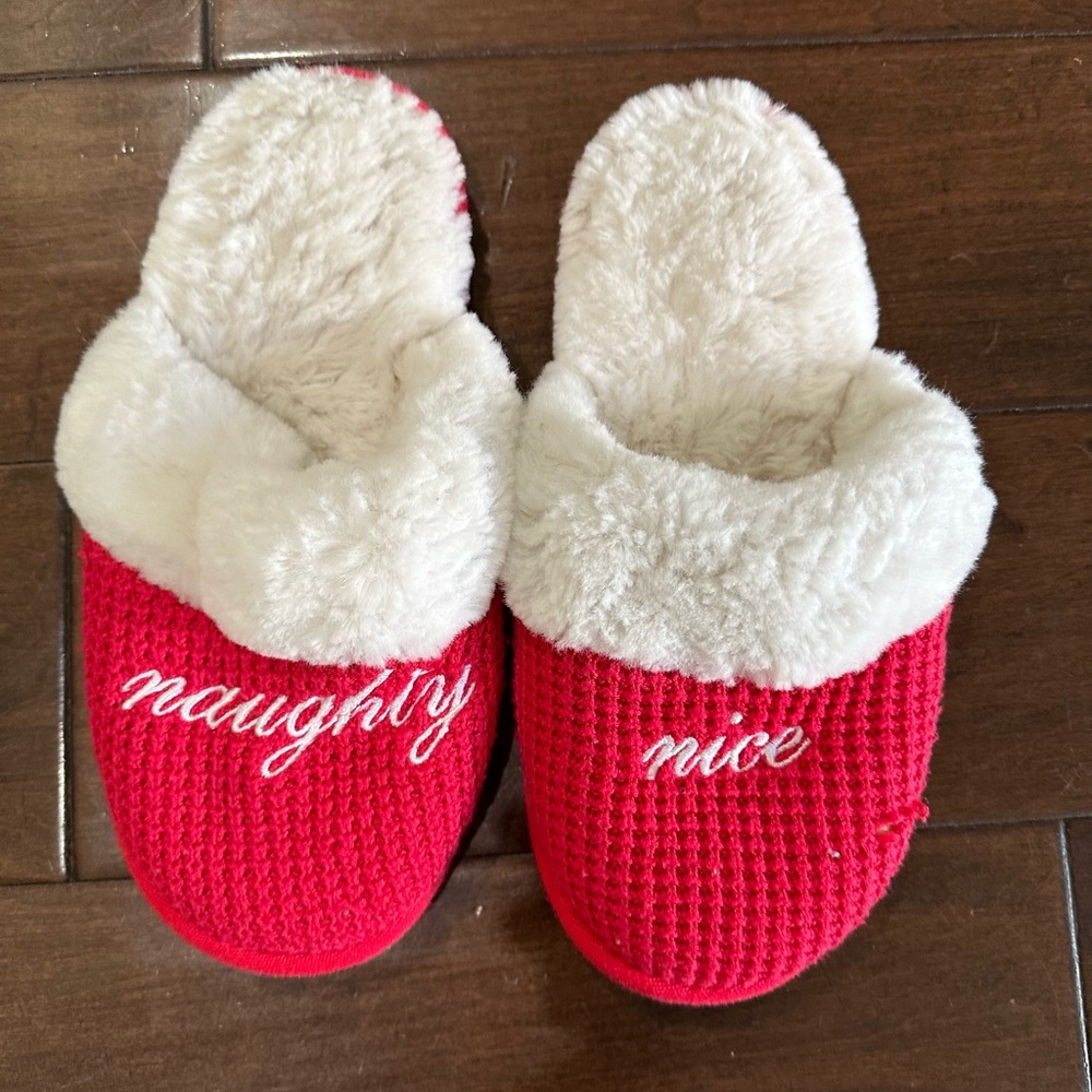 Victoria’s Secret Pink Christmas Slippers